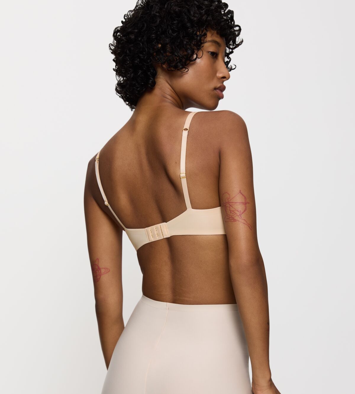 טריומף חזייה פוש אפ – Triumph Body Make-Up Essentials WHU