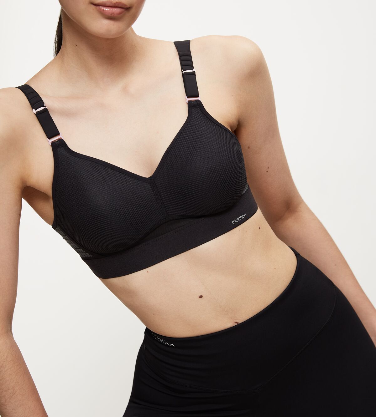 טריומף חזיית ספורט – Triumph Triaction Hybrid Lite P EX