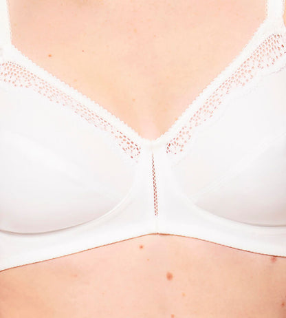 טריומף חזייה כותנה – Triumph Cotton Beauty N