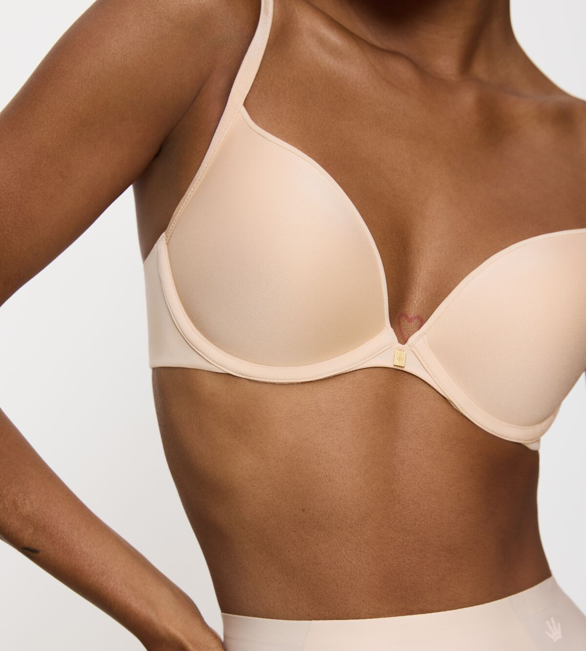 טריומף חזייה פוש אפ – Triumph Body Make-Up Essentials WHU