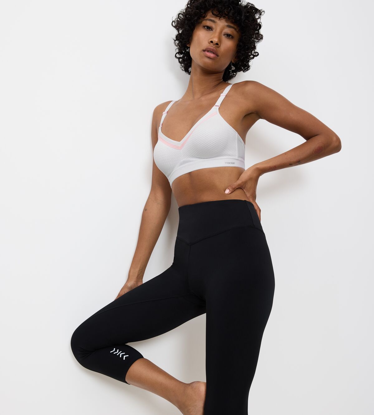 טריומף חזיית ספורט – Triumph Triaction Free Motion N