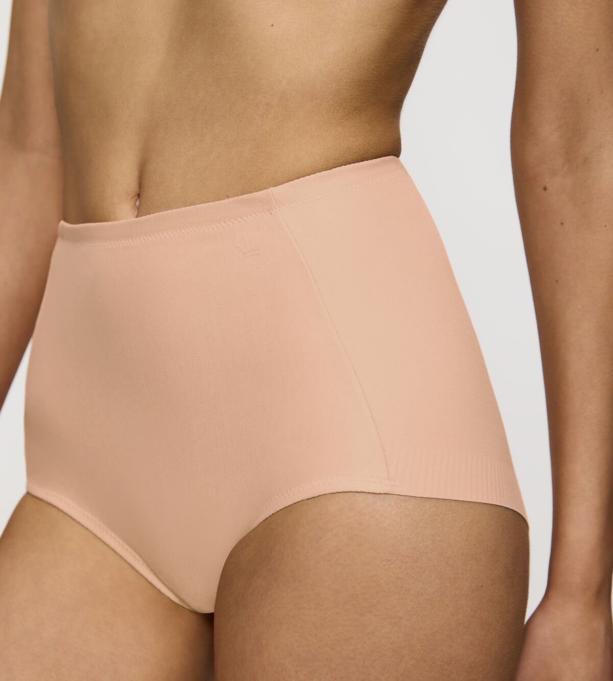 טריומף תחתונים מחטבים – Triumph Becca Extra High + Cotton Panty