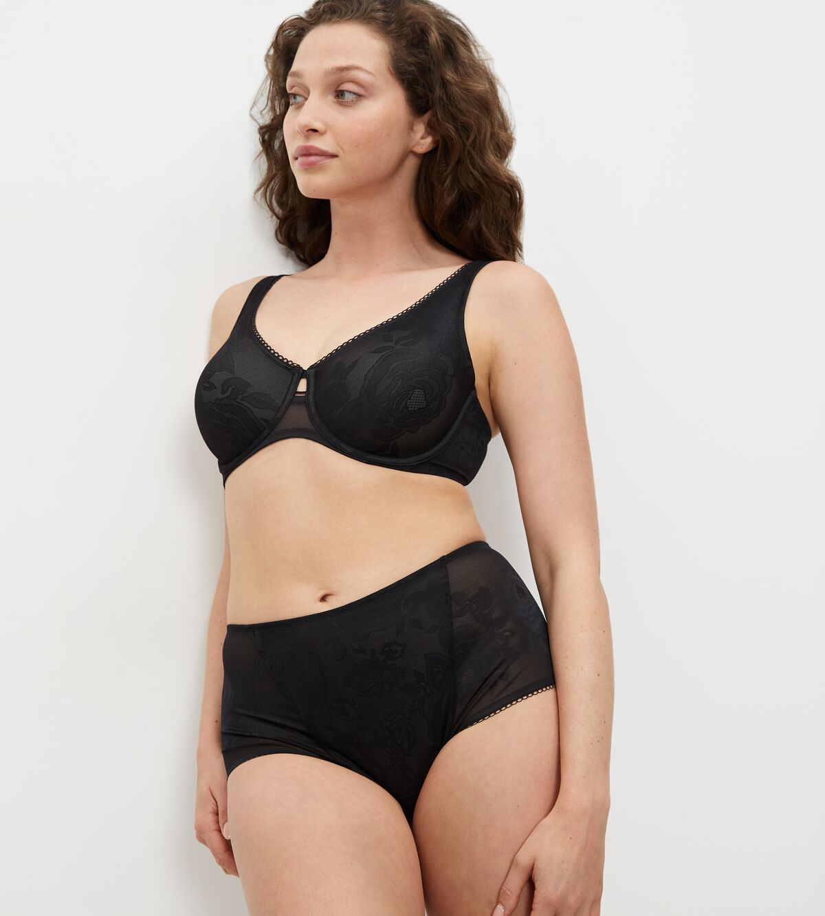 טריומף חזיית תחרה מינימייזר – Triumph Wild Rose Sensation W01