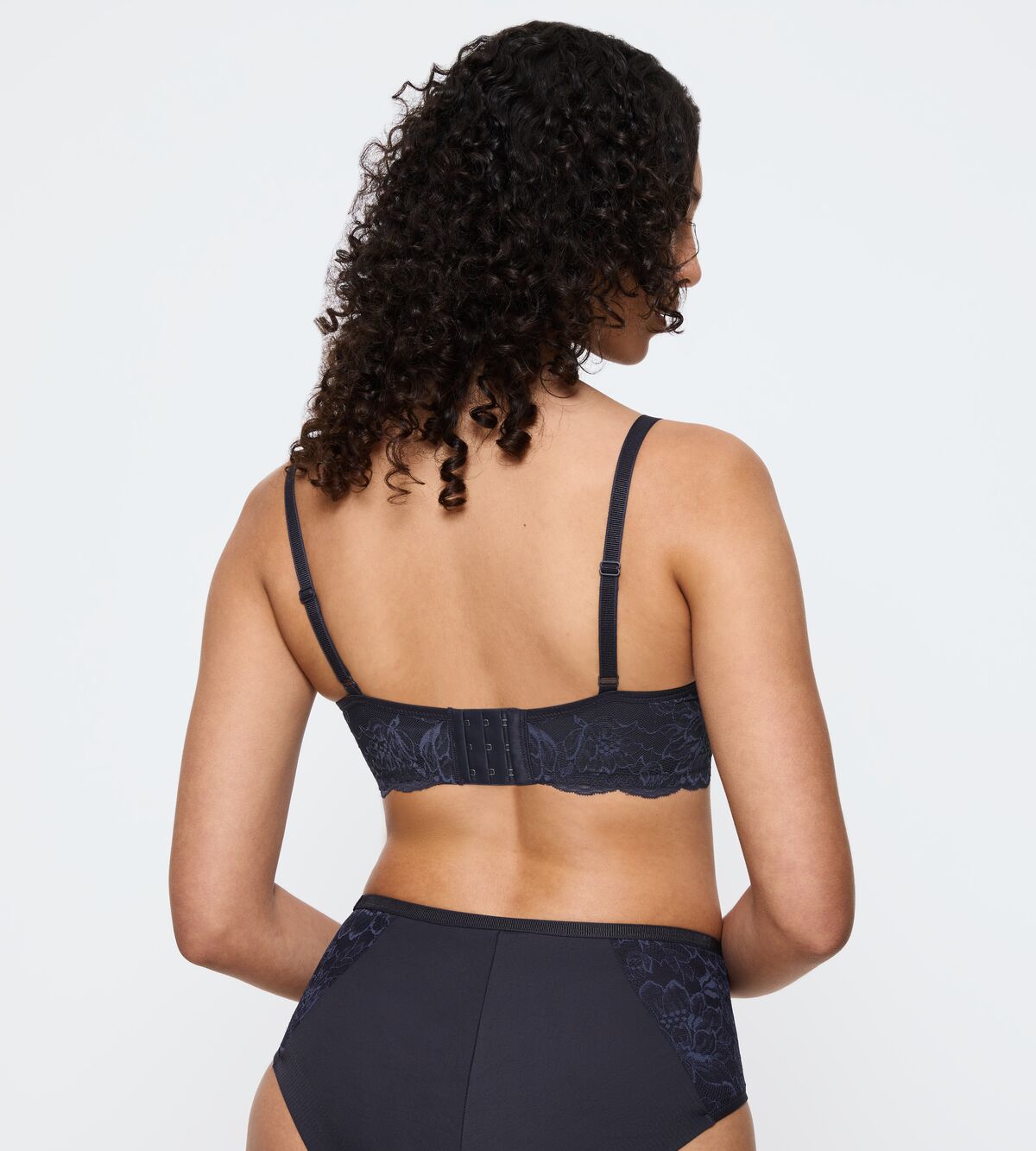 טריומף חזיית תחרה – Triump Amourette Charm Conscious N03