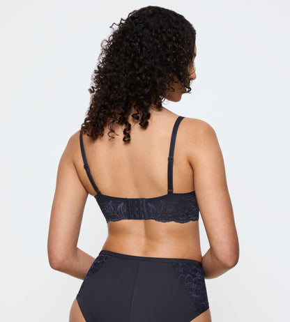 טריומף חזיית תחרה – Triump Amourette Charm Conscious N03